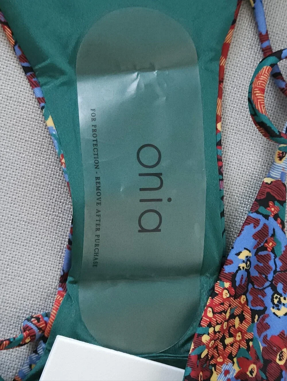 Onia kate string